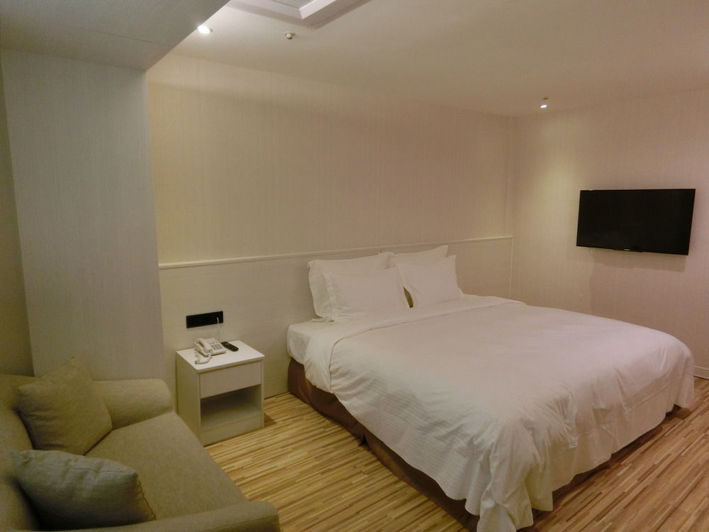 Wemeet Hotel Pingtung Exterior foto