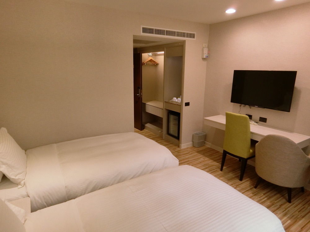 Wemeet Hotel Pingtung Exterior foto
